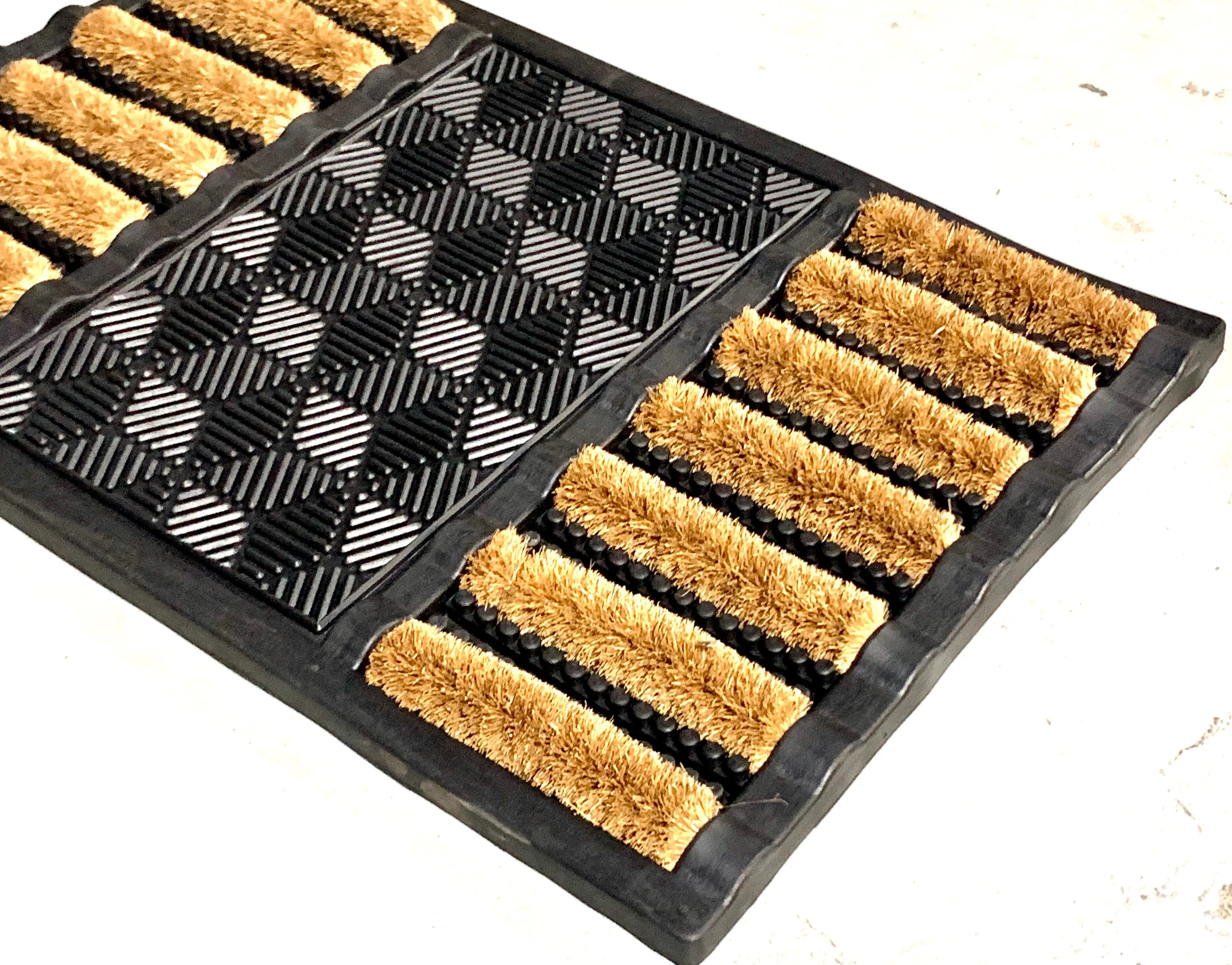 OnlyMat Coir Brush Entrance Mat with Rubber Tray Mat - Best for high traffic entrance - Sanitisation Mat - Indoor / Outdoor, Waterproof